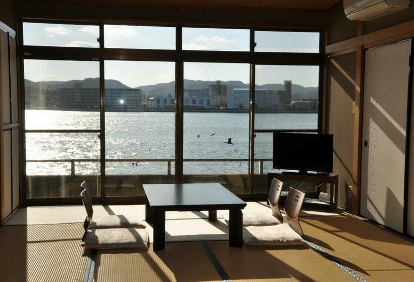 Семейный Номер Совместный Санузел, Riverside Hotel Karatsu Castle