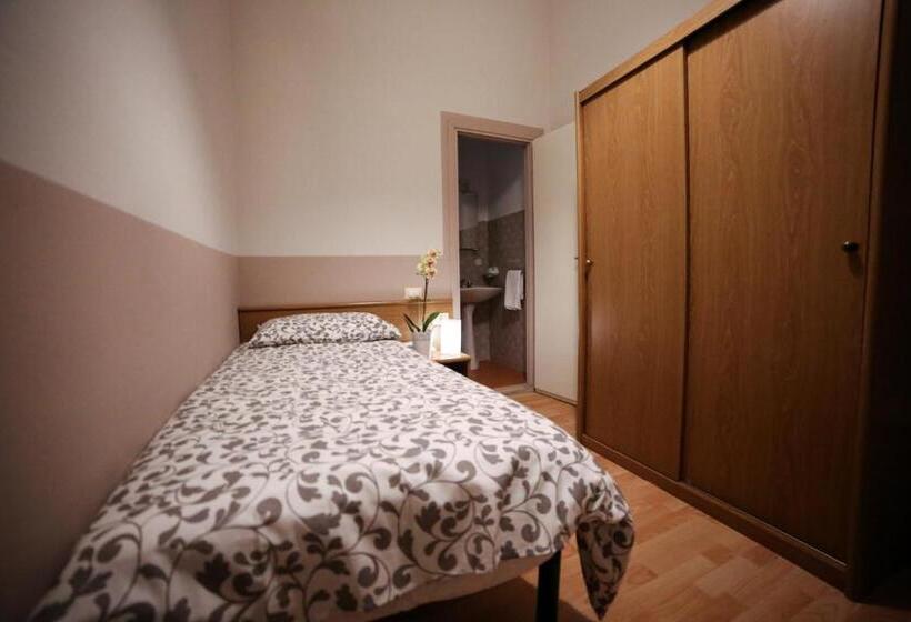 Номер Стандарт Индивидуальный, Albergo Livorno