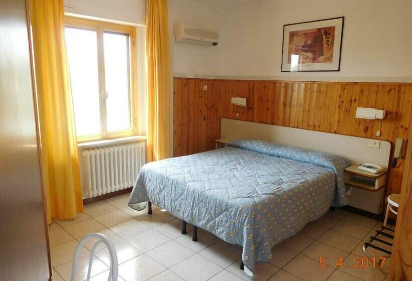 Номер Стандарт Вид на Озеро, Albergo Ristorante Da Settimio