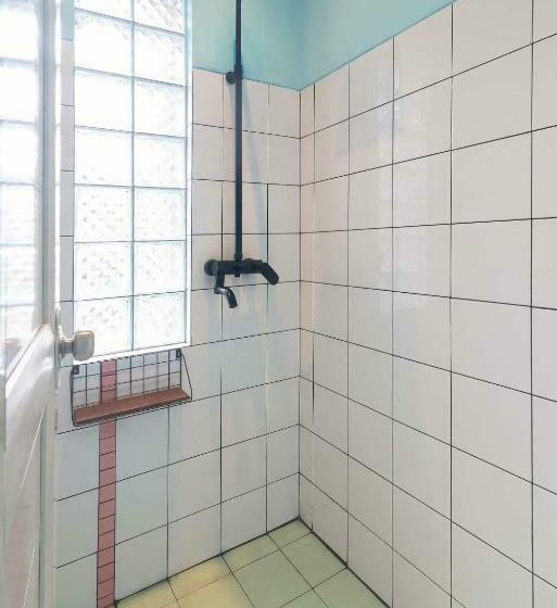Quarto Estandar Banheiro Compartilhado, Wonderloft Hostel Kota Tua