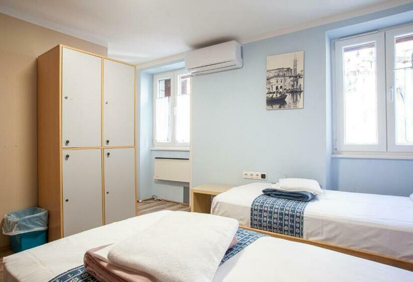 اتاق استاندارد چهارنفره با سرویس بهداشتی مشترک, Hostel Adriatic Piran