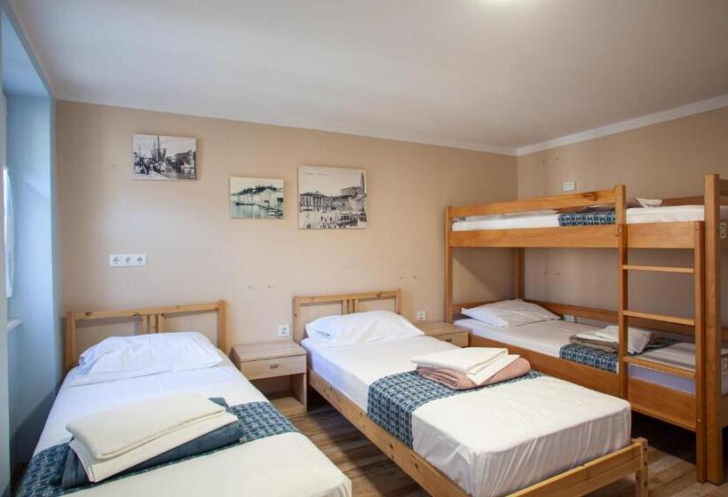 اتاق استاندارد چهارنفره با سرویس بهداشتی مشترک, Hostel Adriatic Piran