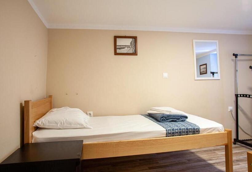 اتاق استاندارد با سرویس بهداشتی مشترک, Hostel Adriatic Piran