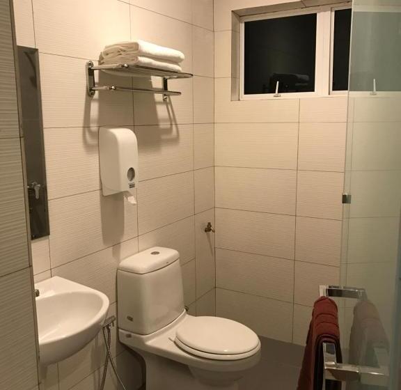 اتاق لوکس با تخت بزرگ, Brezza Hotel Sitiawan