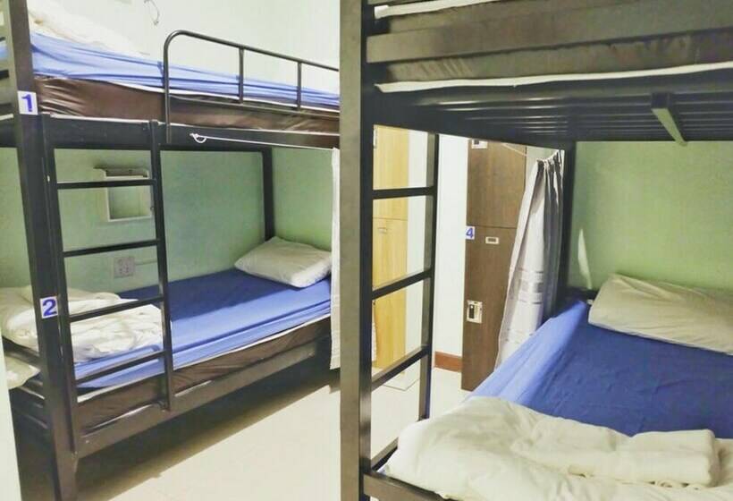 تختخواب در اتاق مشترک, Mahannop Hostel