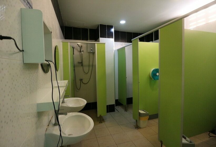 تختخواب در اتاق مشترک, Mahannop Hostel
