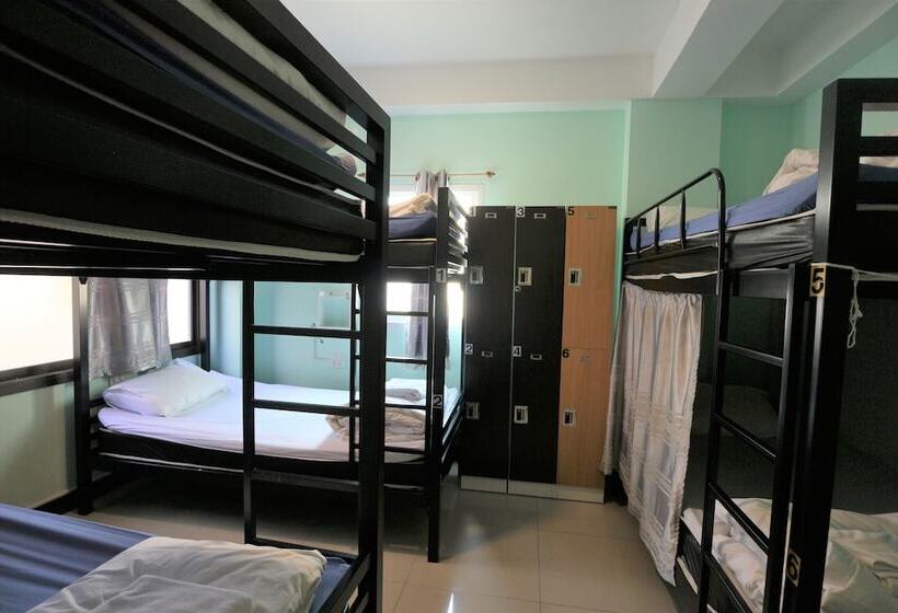 تختخواب در اتاق مشترک, Mahannop Hostel