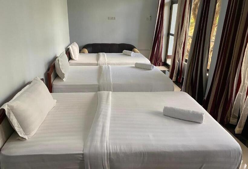 اتاق کلاسیک سه تخته, Panama Garden Resort
