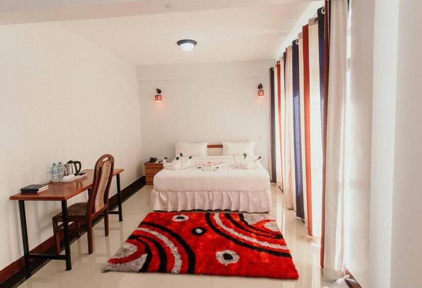 سوییت جونیور با بالکن, Panama Garden Resort