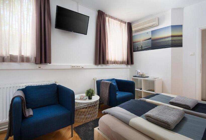 اتاق لوکس, Hostel Bureau