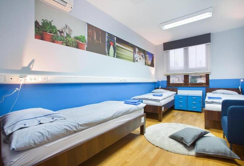 اتاق خانوادگی با سرویس بهداشتی مشترک, Hostel Bureau
