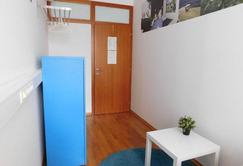 اتاق استاندارد یک تخته با سرویس بهداشتی مشترک, Hostel Bureau