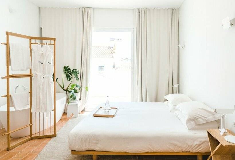 Номер Премиум, Casa Mãe Lagos