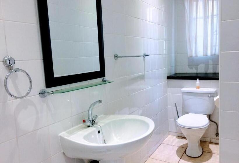 Номер Deluxe Вид на Бассейн, Polokwane Place