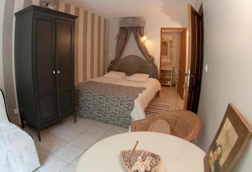 Quarto Estandar, La Clé Des Bois