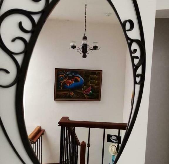 Quarto Estandar com Sacada, Casa Ecuatreasures Centro Historico