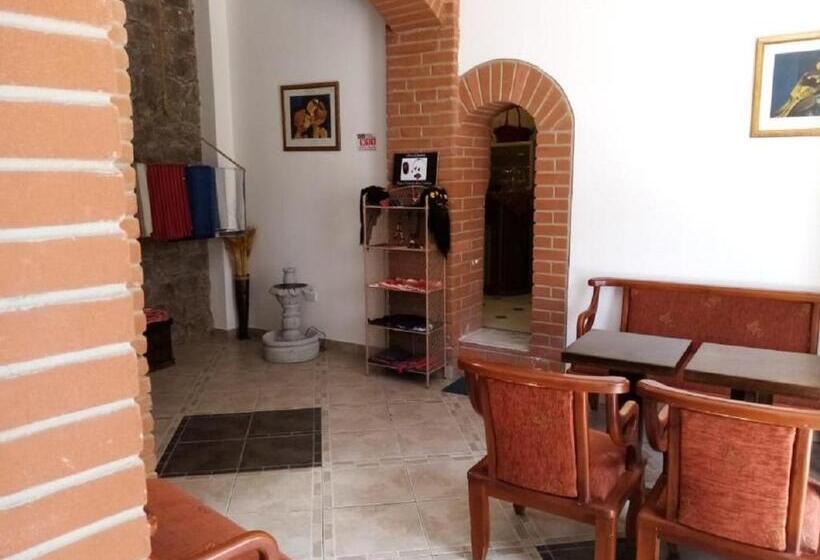 Quarto Estandar com Sacada, Casa Ecuatreasures Centro Historico