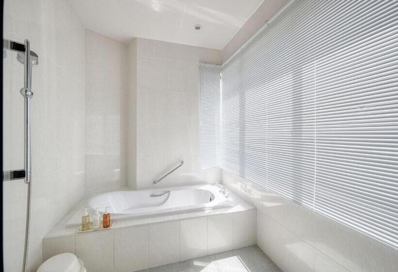 اتاق لوکس با چشم‌انداز دریا, La Casa Panacea Okinawa Resort