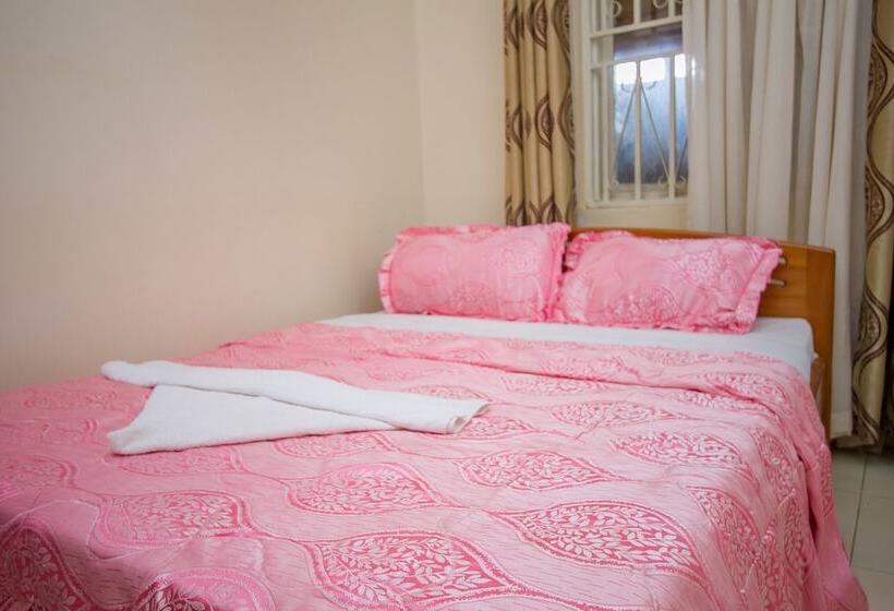 اتاق استاندارد سه نفره, Kings Hotel Kabale