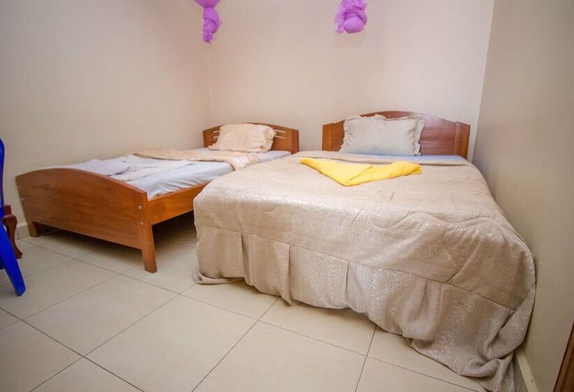 اتاق استاندارد سه نفره, Kings Hotel Kabale