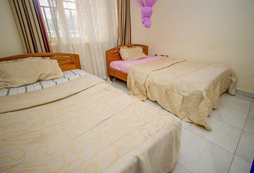 اتاق خانوادگی, Kings Hotel Kabale