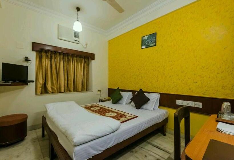 Deluxe Room, Mogul Palace   Near Masjid Bunder Mumbai
