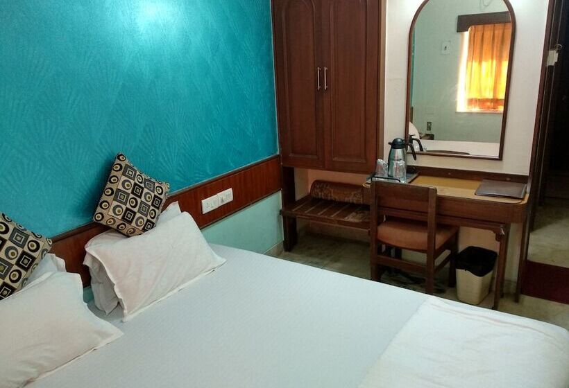 Standard Room, Mogul Palace   Near Masjid Bunder Mumbai
