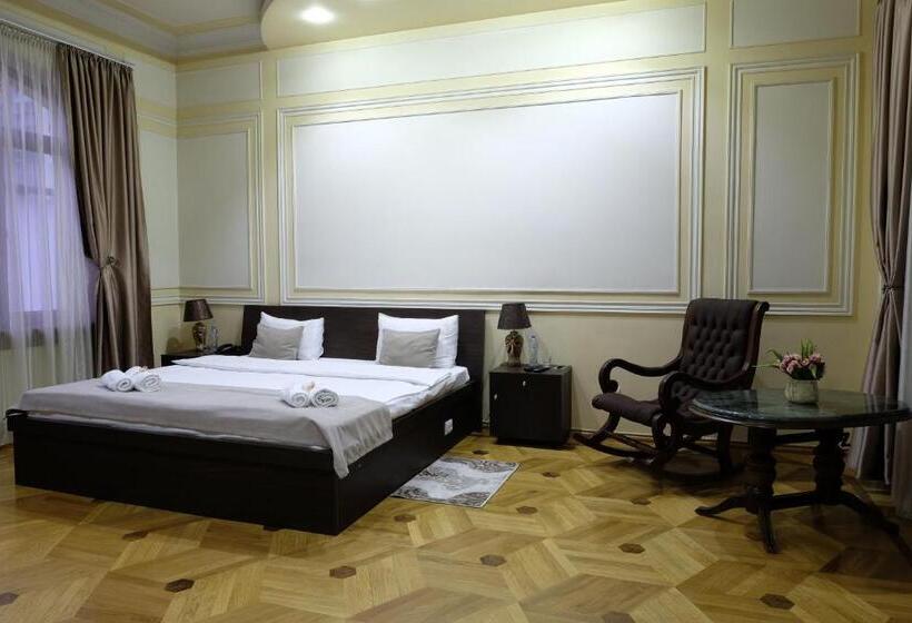 سوییت با چشم‌انداز باغ, S&l Boutique