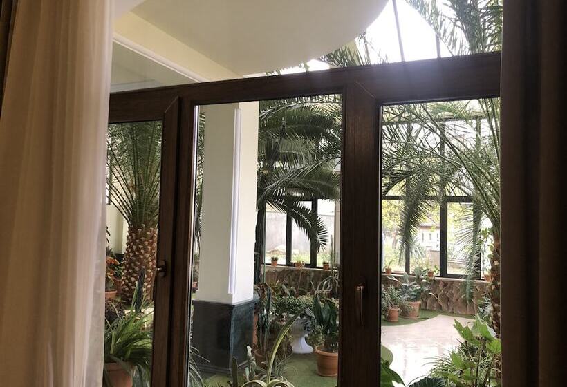 اتاق استاندارد با چشم‌انداز باغ, S&l Boutique