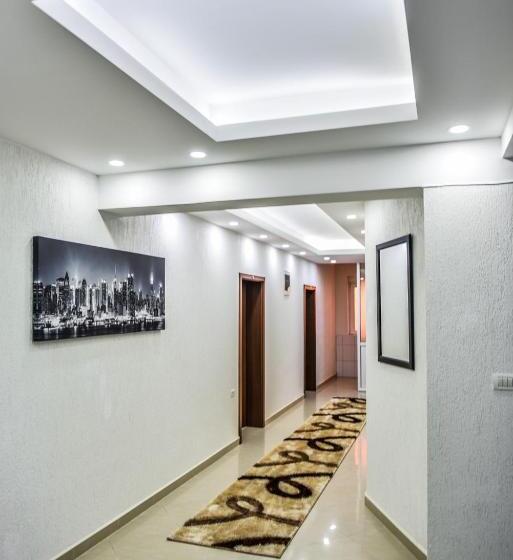 Economy Triple Room, Ajana