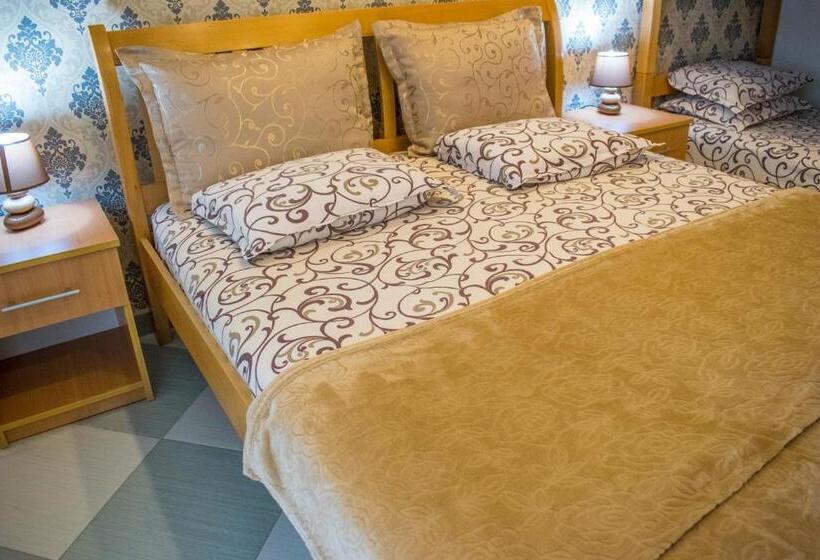 اتاق اکونومی, Ajana