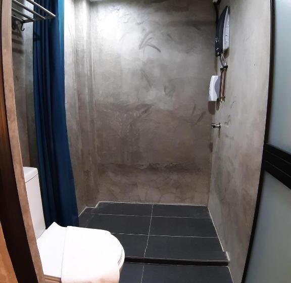 اتاق لوکس با تخت بزرگ, Suite 18 Boutique Hotel   Hostel