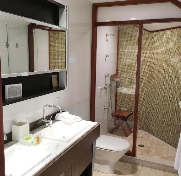 Люкс Deluxe Кровать Кинг, East Hampton Art House Bed And Breakfast