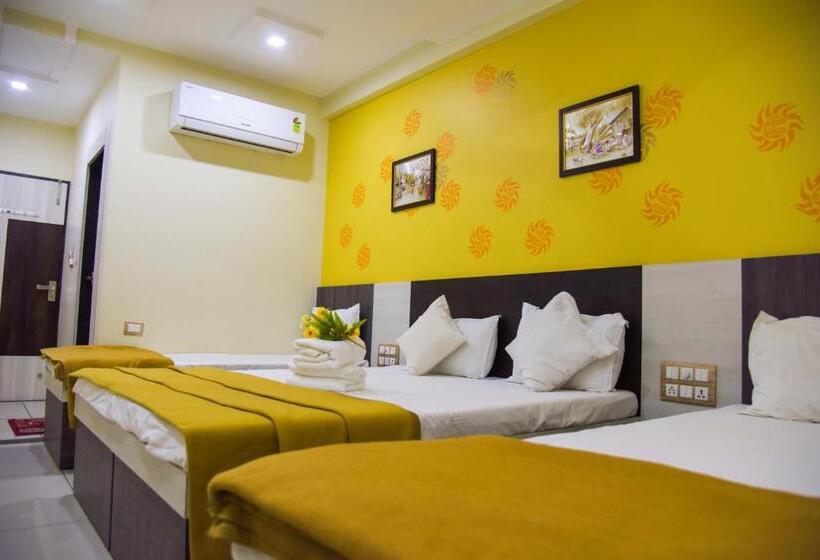 اتاق لوکس خانوادگی, Tulsi Residency
