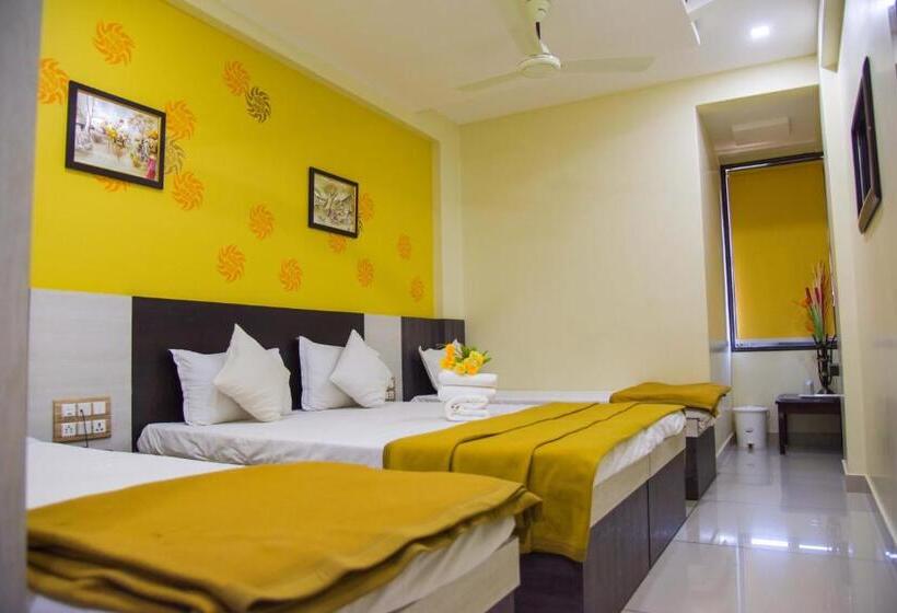 اتاق لوکس خانوادگی, Tulsi Residency
