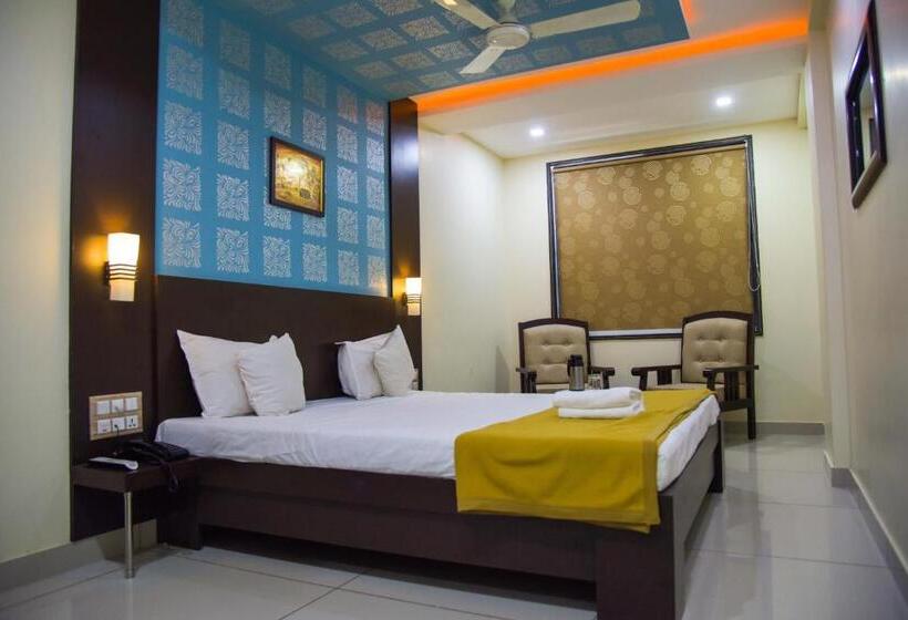 اتاق استاندارد با تخت بزرگ, Tulsi Residency