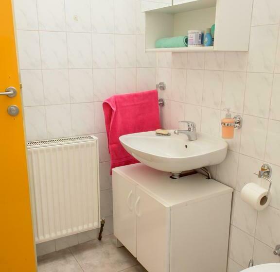 اتاق استاندارد یک تخته با سرویس بهداشتی مشترک, Hostel White Town