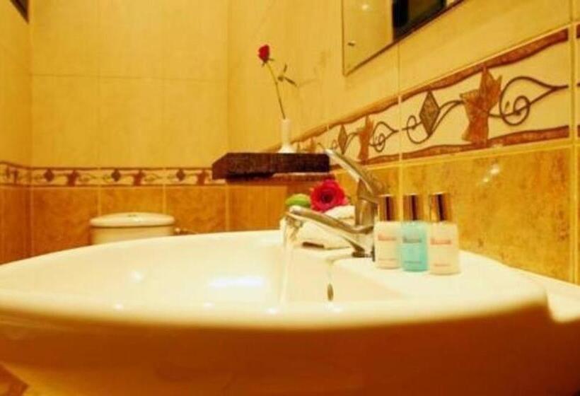 프레지덴셜 스위트, Gold Crest Hotel   Arusha