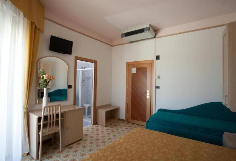 Quarto Triplo Estandar com Sacada, Condor
