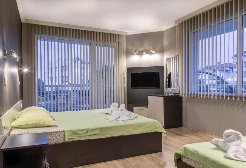 اتاق استاندارد سه نفره, Family Hotel Adena