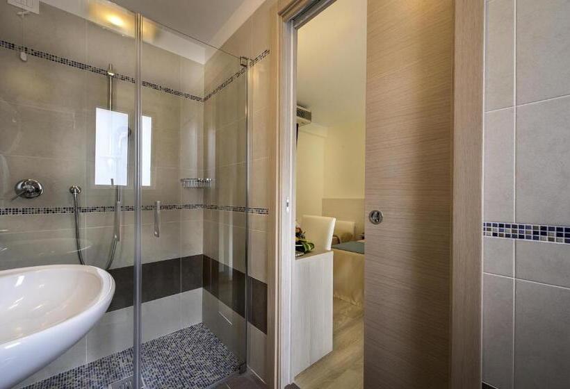 Quarto Triplo Estandar com Sacada, Hollywoods
