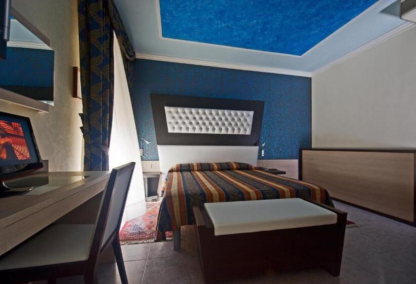 Quarto Triplo Estandar com Sacada, Hollywoods