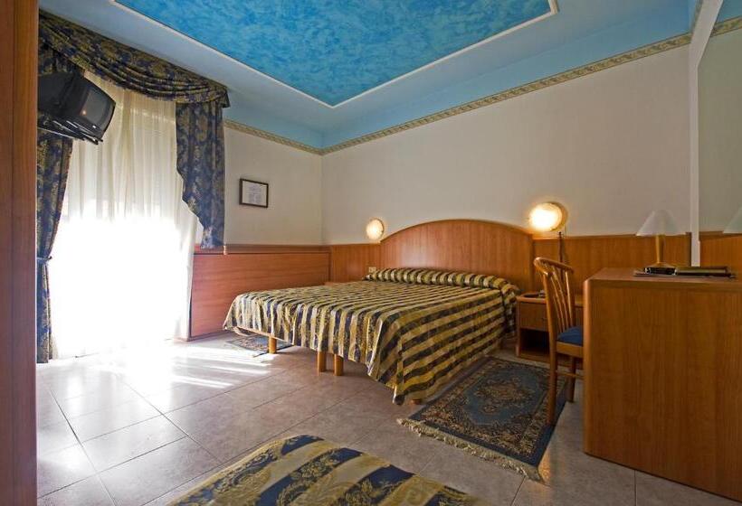 Quarto Quadruple Standart com Varanda, Hollywoods
