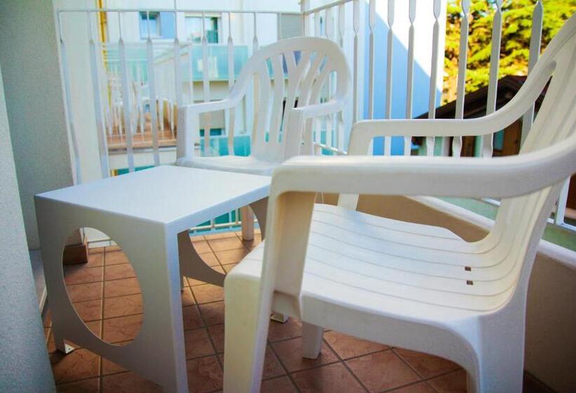 Quarto Quadruple Standart com Varanda, Hollywoods