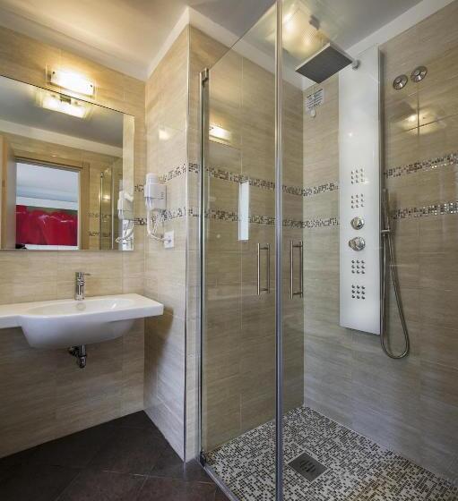 Quarto Quádruplo Deluxe, Hollywoods