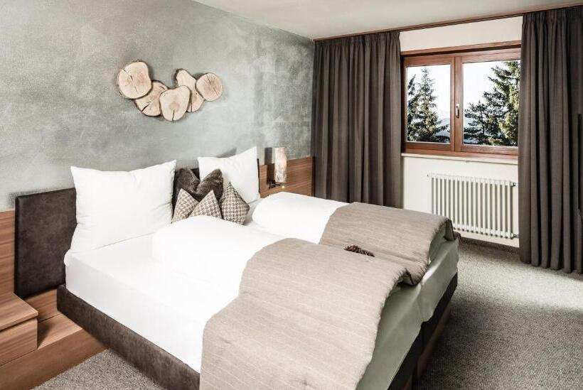 Полулюкс с Балконом, Josef Mountain Resort