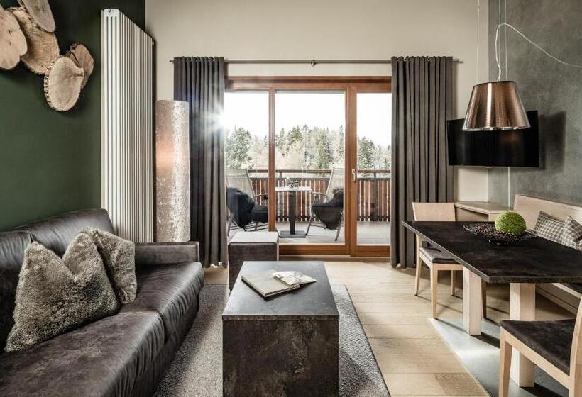 Полулюкс Повышенной Комфортности, Josef Mountain Resort