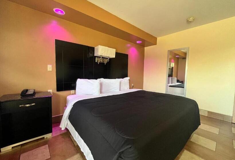 스위트 킹사이즈 침대, Circle Motor Lodge