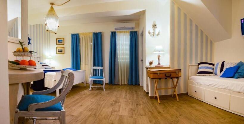 Standard Triple Room with Terrace, Quattro Torri B&b