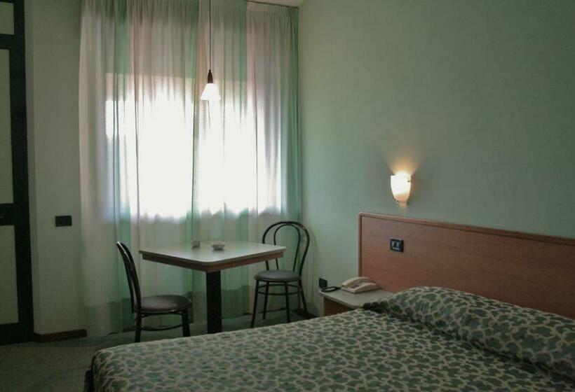 اتاق استاندارد سه نفره, Dealuna Motel